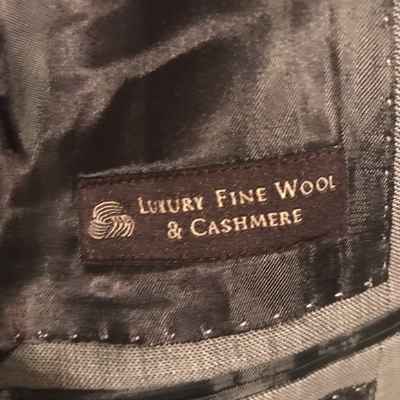 Suit - Picture 4 of 4